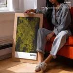 Strip below poster yellow map of Santiago